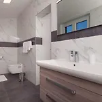 Nicole Вилла *